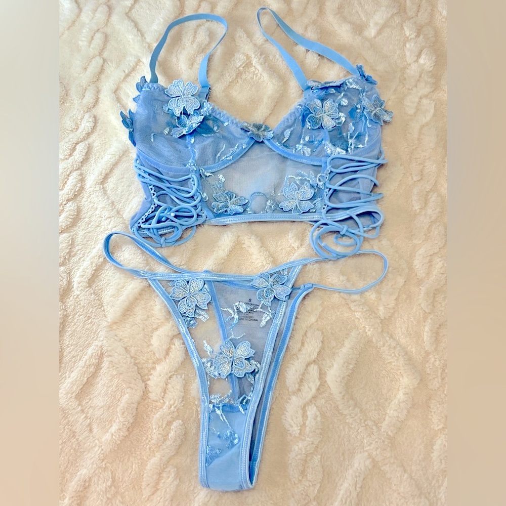 Baby Blue Floral Underwire Lace Lingerie Set